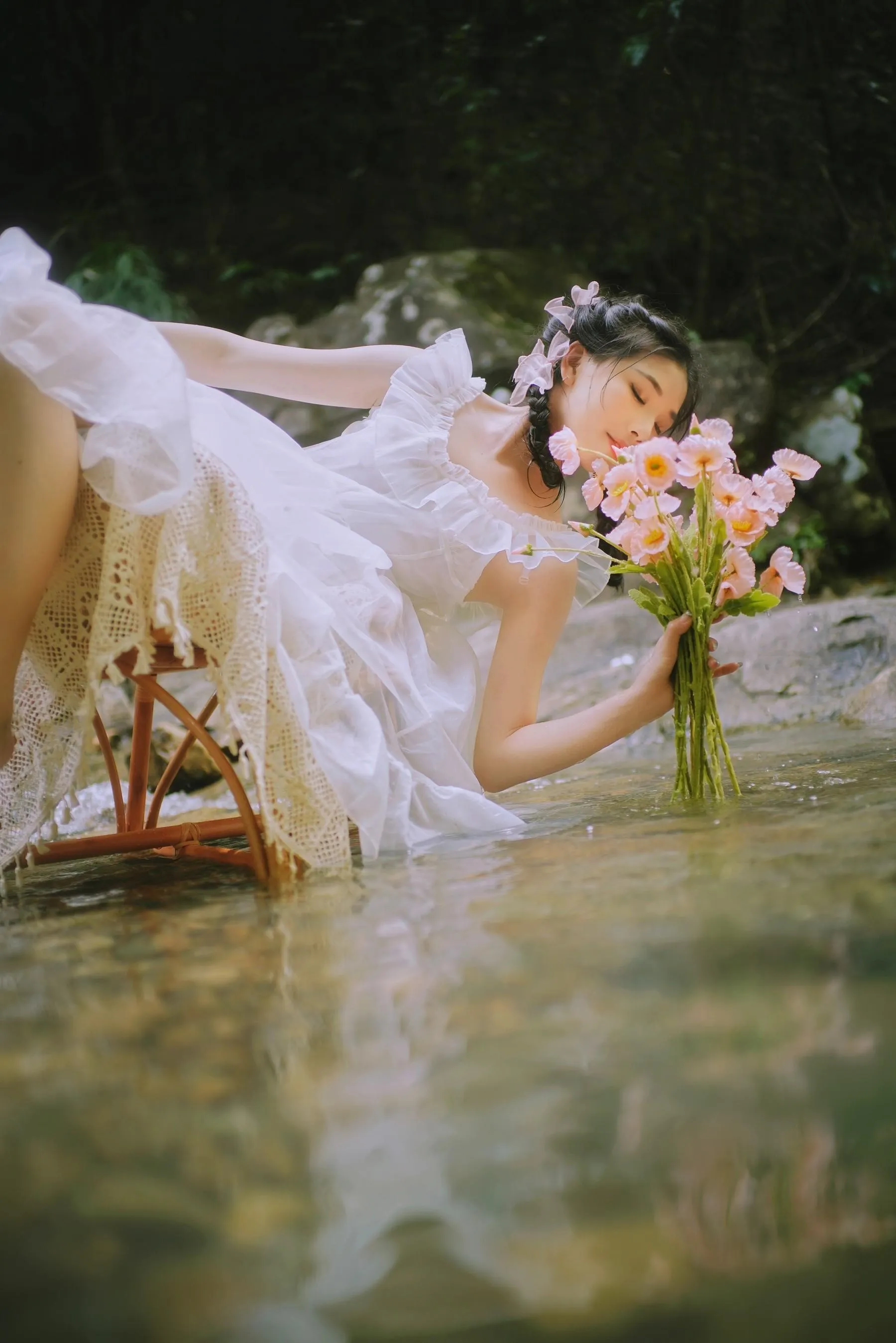[YITUYU艺图语]2022.09.15 溪流少女 小怡 [36P]插图